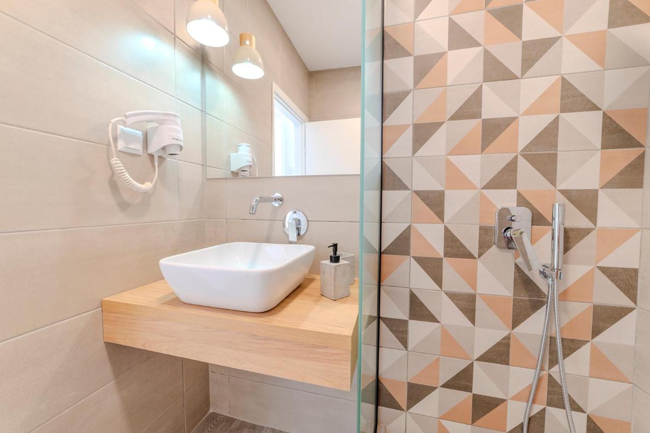 Stamatia Suites 아스프로발타 외부 사진